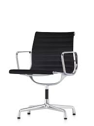 Stilvoll arbeiten mit dem ikonischen Eames Office Chair von Dominidesign!